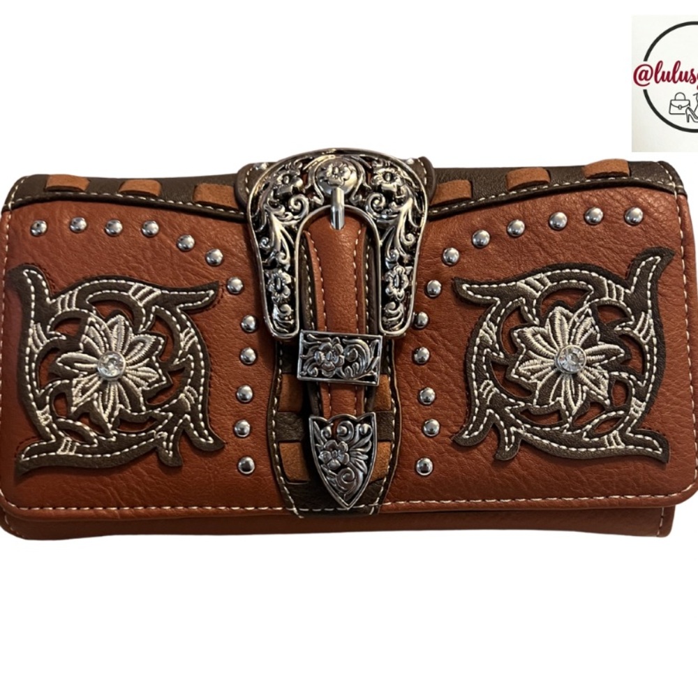 Nativa Western Floral Buckle Crossbody Wallet / Wristlet NWT